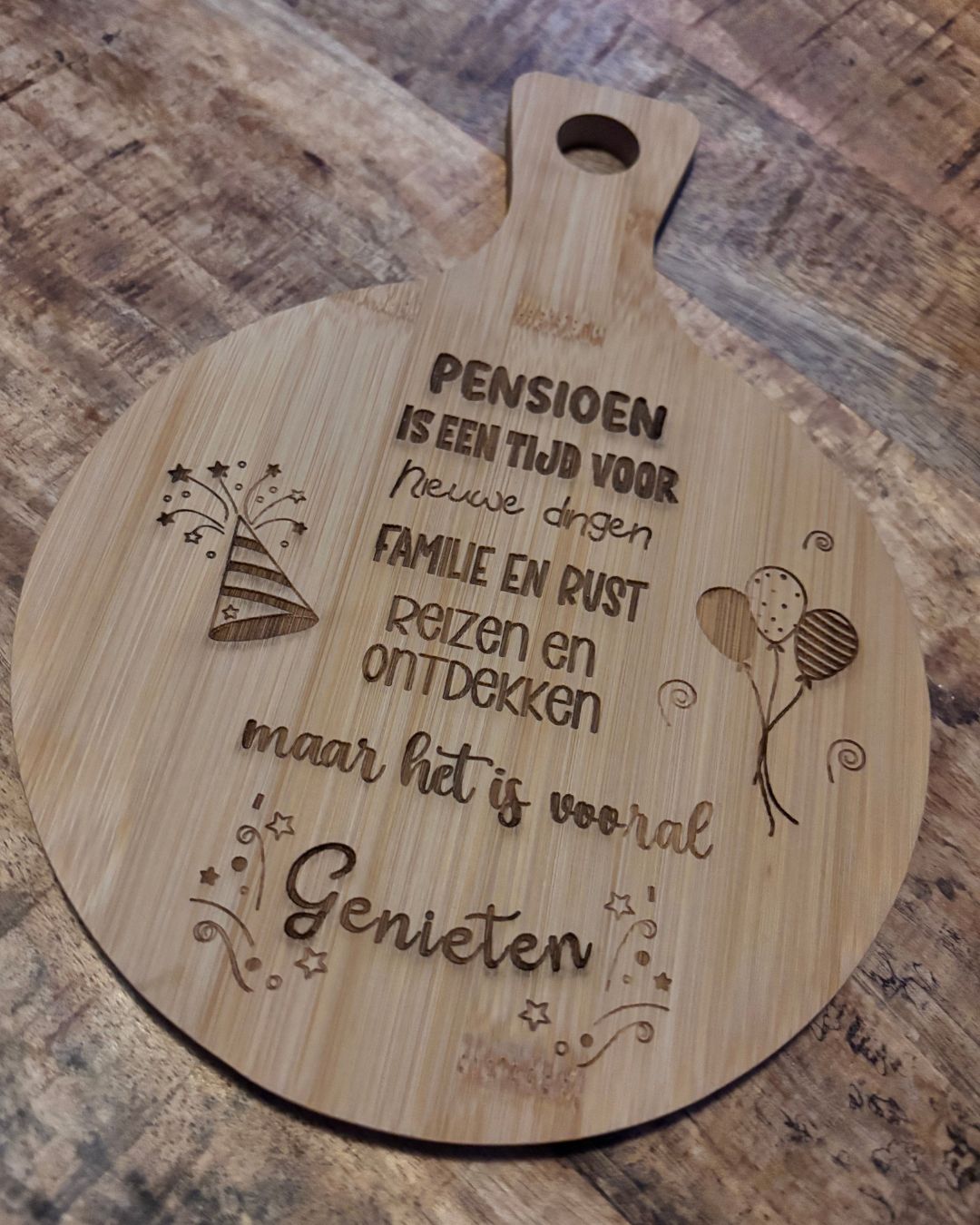 Pensioen is genieten - serveerplank